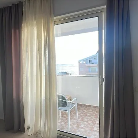 Rob's Seaview Apartment