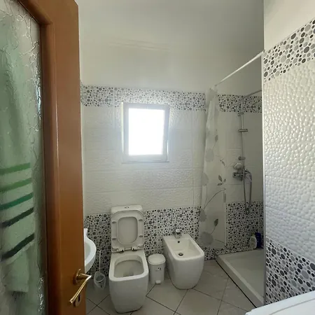 Rob's Seaview Apartman *